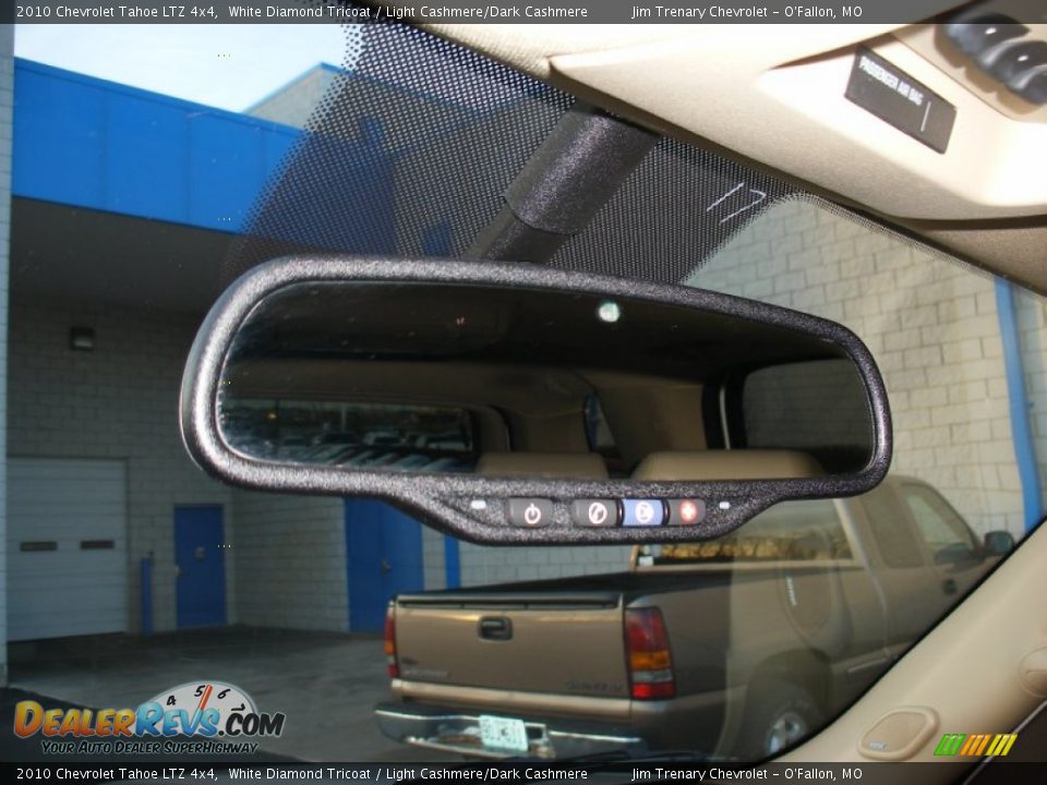 2010 Chevrolet Tahoe LTZ 4x4 White Diamond Tricoat / Light Cashmere/Dark Cashmere Photo #31