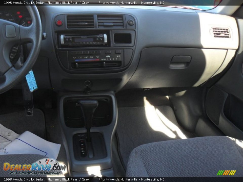 1998 Honda Civic LX Sedan Flamenco Black Pearl / Gray Photo #16