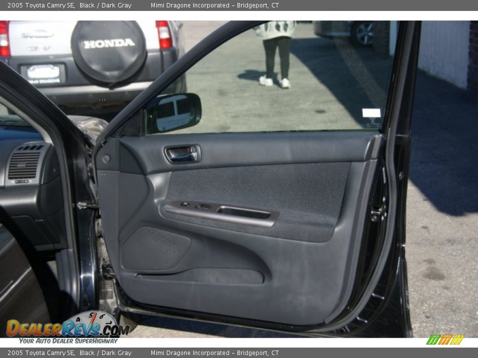 2005 Toyota Camry SE Black / Dark Gray Photo #16