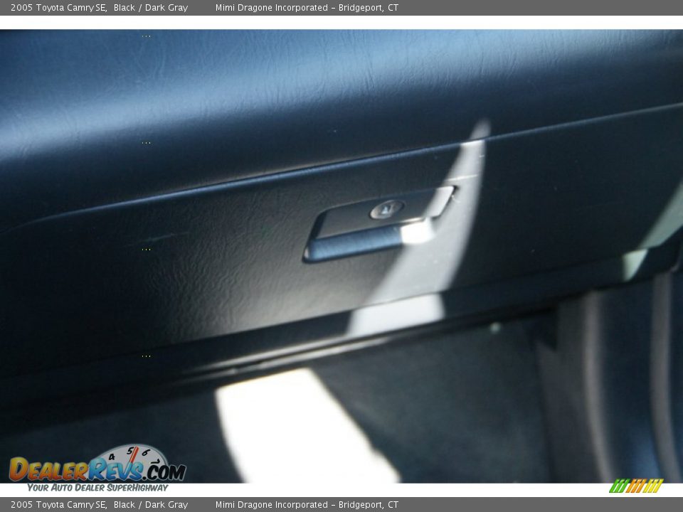 2005 Toyota Camry SE Black / Dark Gray Photo #21