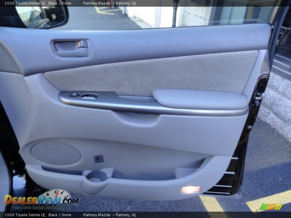 2009 Toyota Sienna LE Black / Stone Photo #9