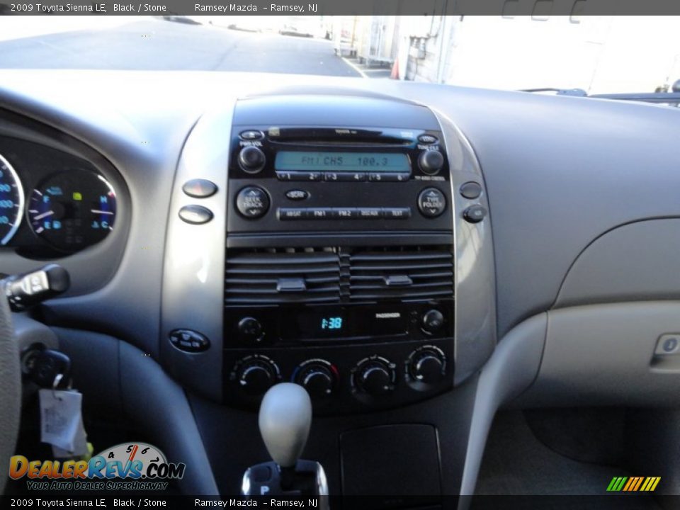 2009 Toyota Sienna LE Black / Stone Photo #32