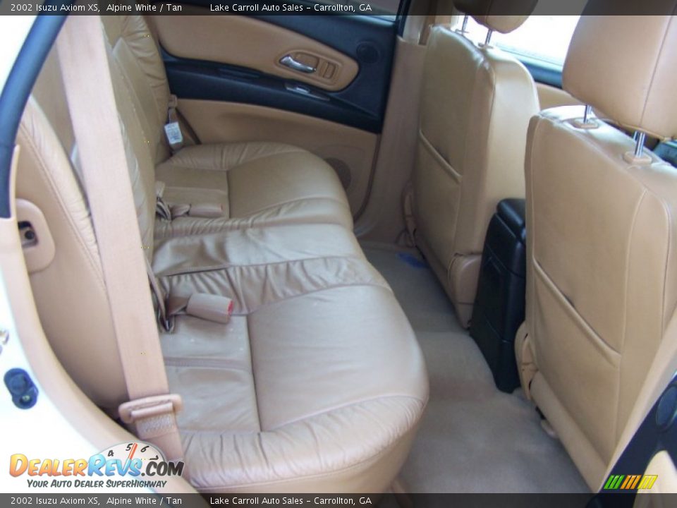 2002 Isuzu Axiom XS Alpine White / Tan Photo #8
