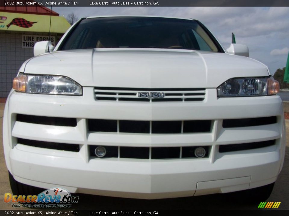 2002 Isuzu Axiom XS Alpine White / Tan Photo #9
