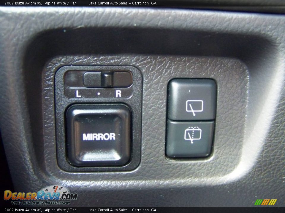 2002 Isuzu Axiom XS Alpine White / Tan Photo #23