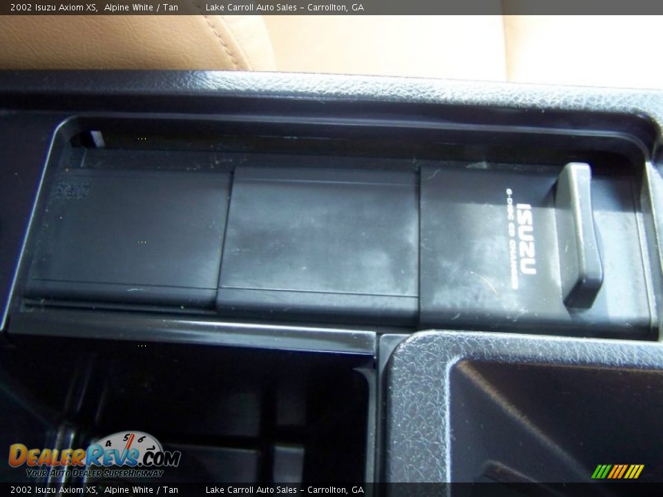 2002 Isuzu Axiom XS Alpine White / Tan Photo #27