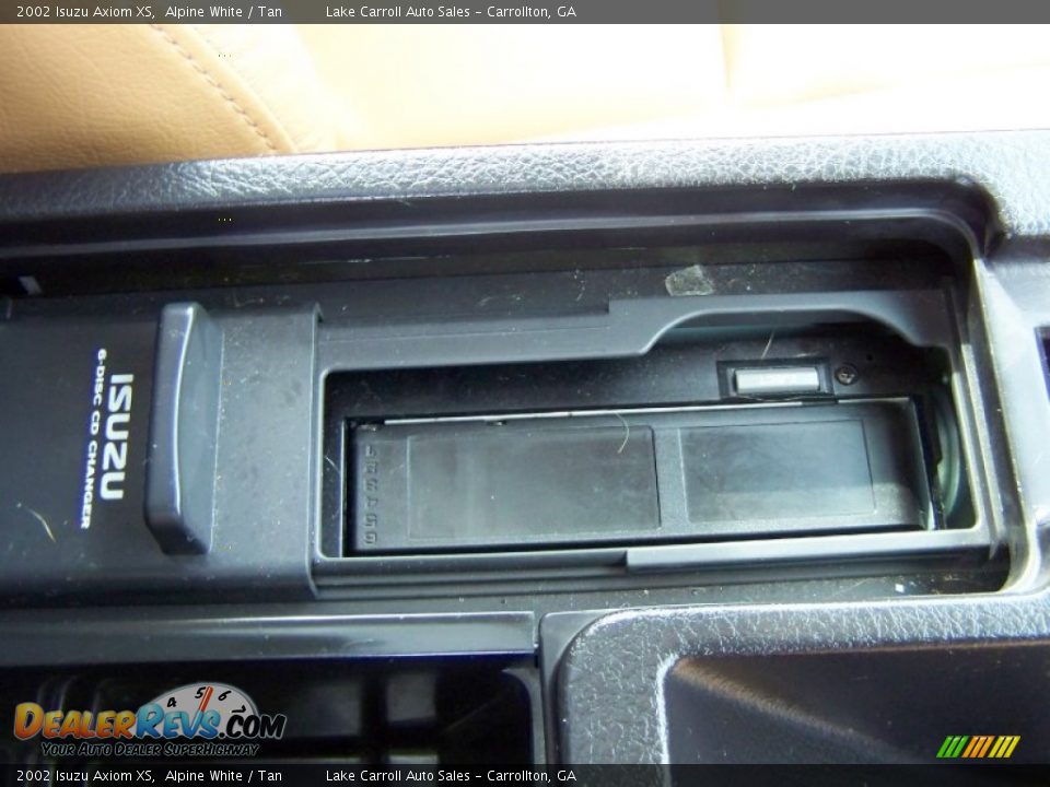 2002 Isuzu Axiom XS Alpine White / Tan Photo #28