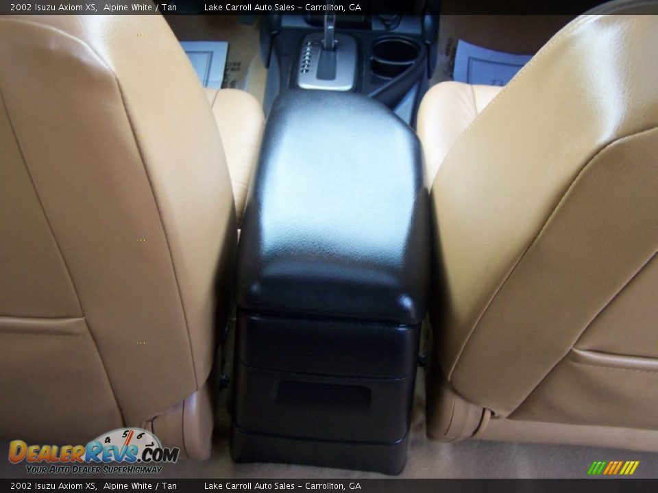 2002 Isuzu Axiom XS Alpine White / Tan Photo #31