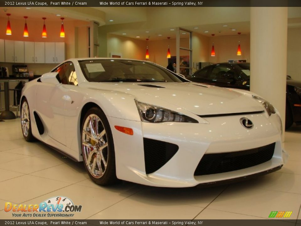 Front 3/4 View of 2012 Lexus LFA Coupe Photo #1