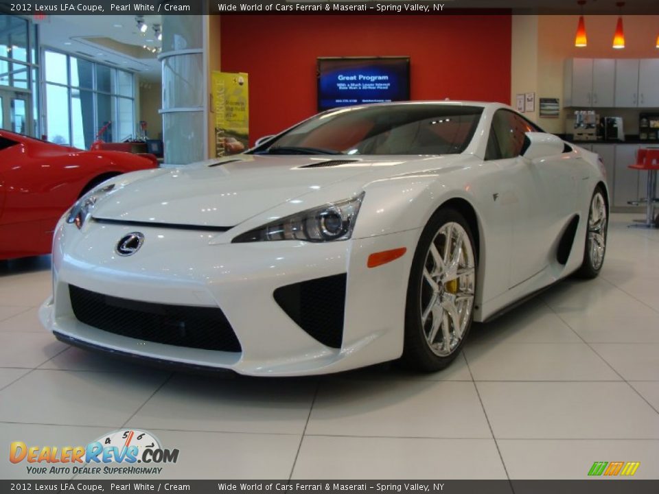 Front 3/4 View of 2012 Lexus LFA Coupe Photo #3