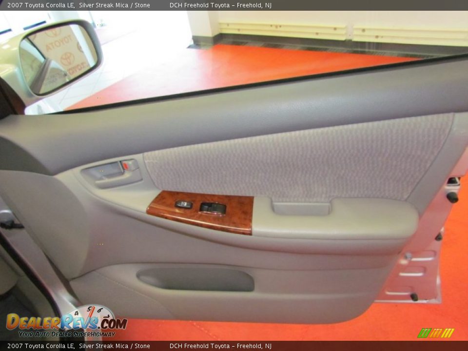 2007 Toyota Corolla LE Silver Streak Mica / Stone Photo #25