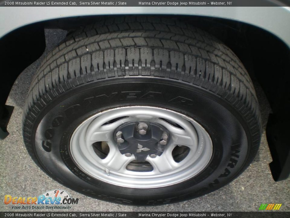 2008 Mitsubishi Raider LS Extended Cab Sierra Silver Metallic / Slate Photo #29