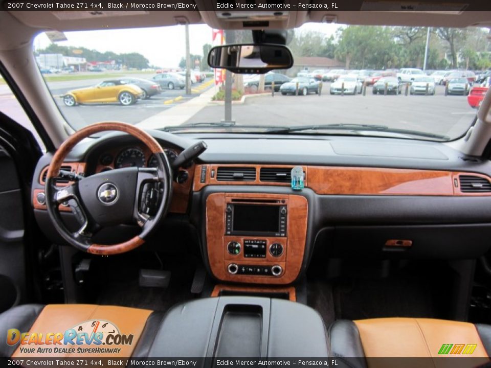 Dashboard of 2007 Chevrolet Tahoe Z71 4x4 Photo #12