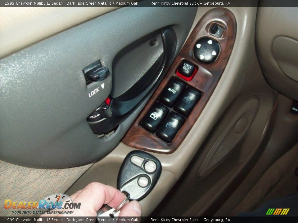 1999 Chevrolet Malibu LS Sedan Dark Jade Green Metallic / Medium Oak Photo #5