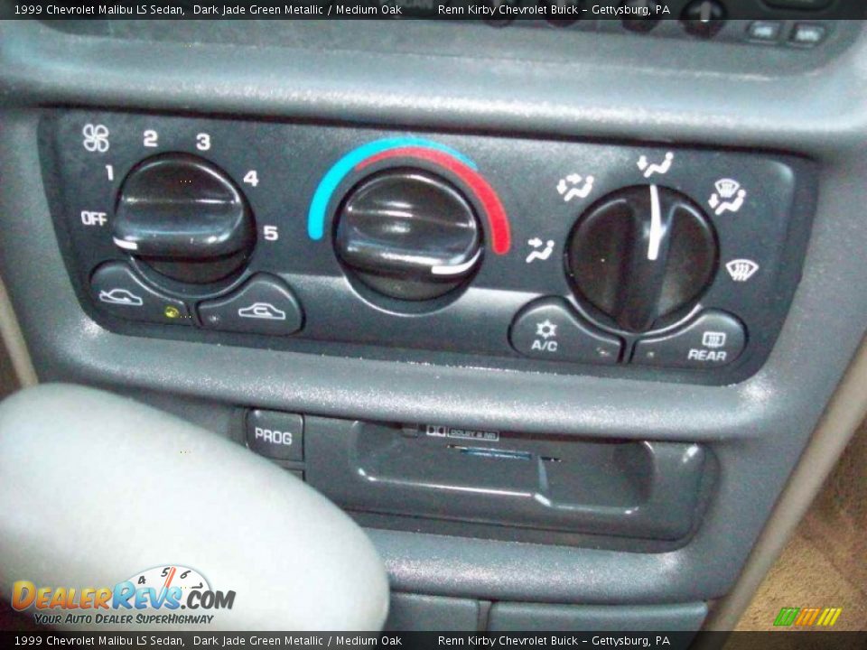 1999 Chevrolet Malibu LS Sedan Dark Jade Green Metallic / Medium Oak Photo #24