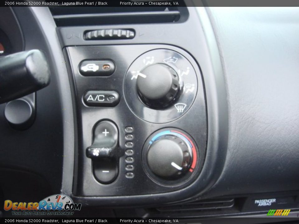 Controls of 2006 Honda S2000 Roadster Photo #19