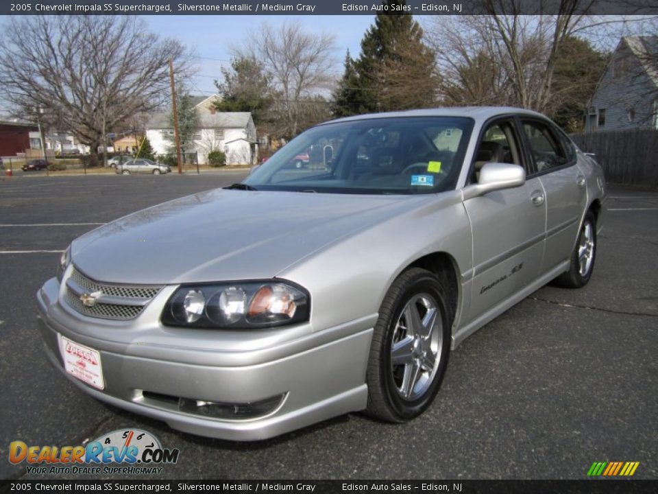 Front 3/4 View of 2005 Chevrolet Impala SS Supercharged Photo #2