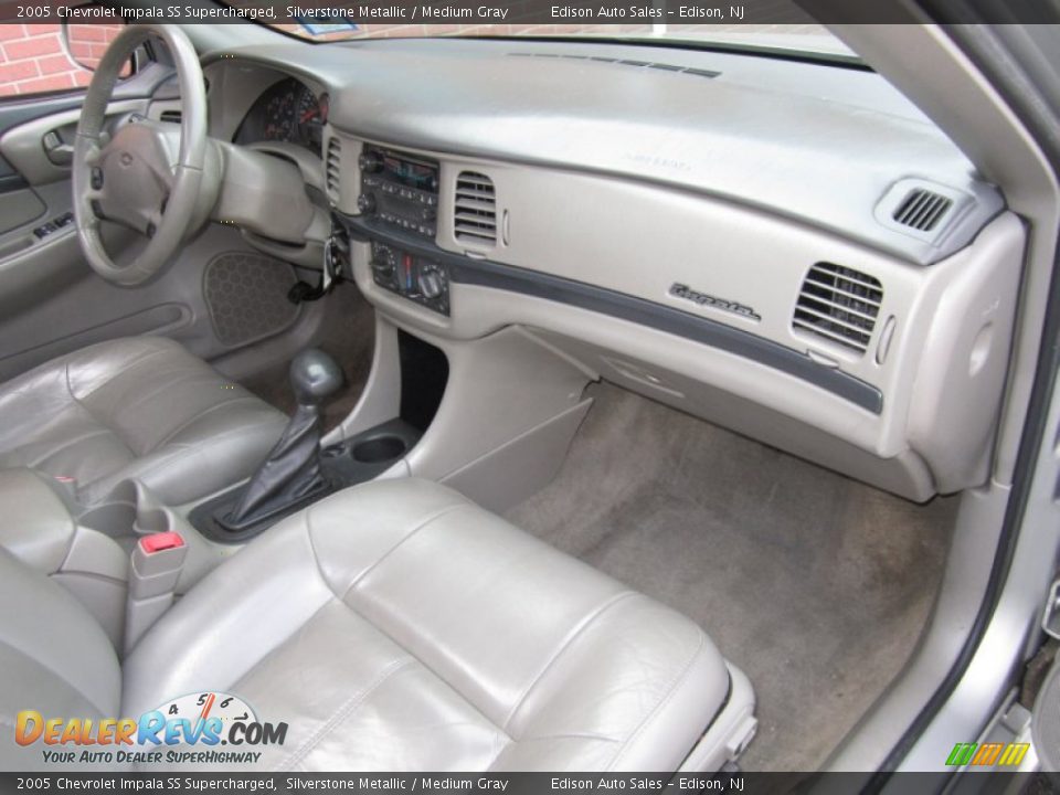 Dashboard of 2005 Chevrolet Impala SS Supercharged Photo #16