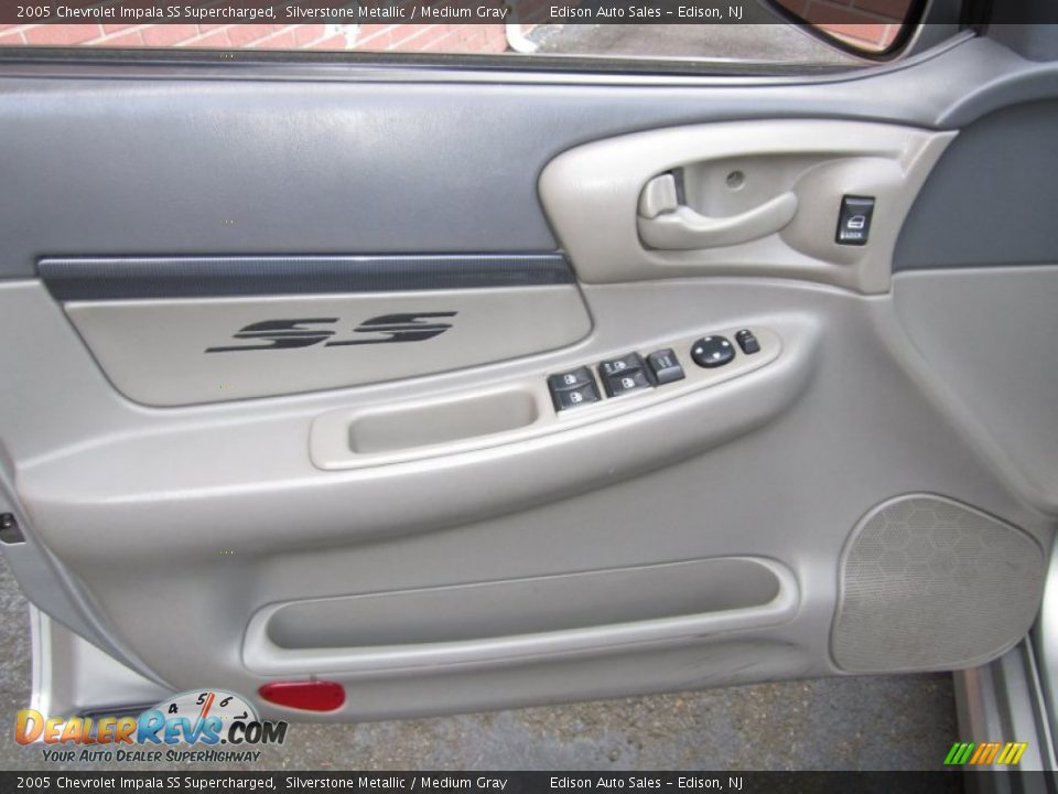 Door Panel of 2005 Chevrolet Impala SS Supercharged Photo #25