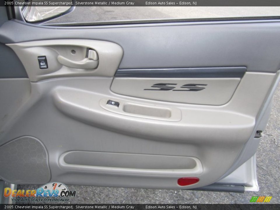 Door Panel of 2005 Chevrolet Impala SS Supercharged Photo #26