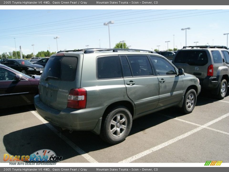 2005 Toyota Highlander V6 4WD Oasis Green Pearl / Gray Photo #2