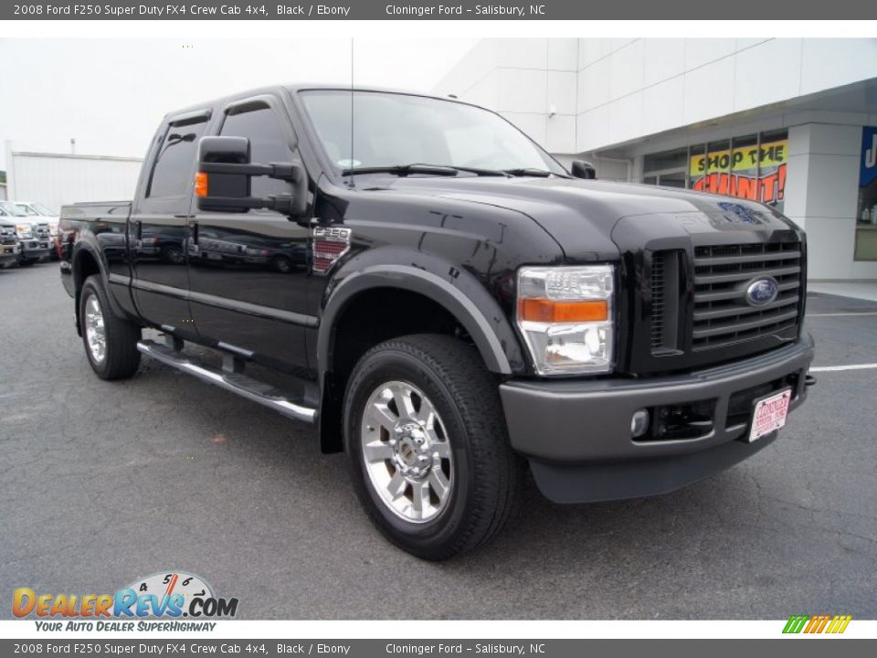 Front 3/4 View of 2008 Ford F250 Super Duty FX4 Crew Cab 4x4 Photo #2