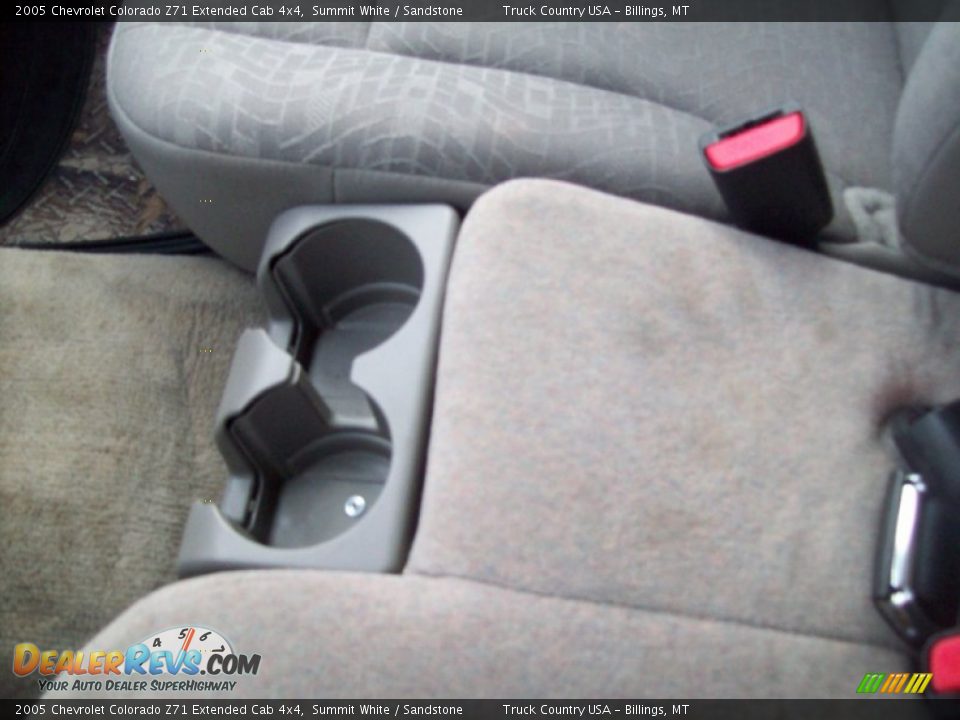 2005 Chevrolet Colorado Z71 Extended Cab 4x4 Summit White / Sandstone Photo #16
