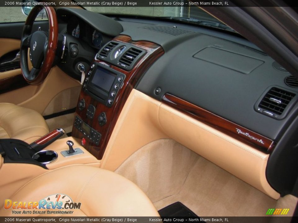 Dashboard of 2006 Maserati Quattroporte  Photo #25