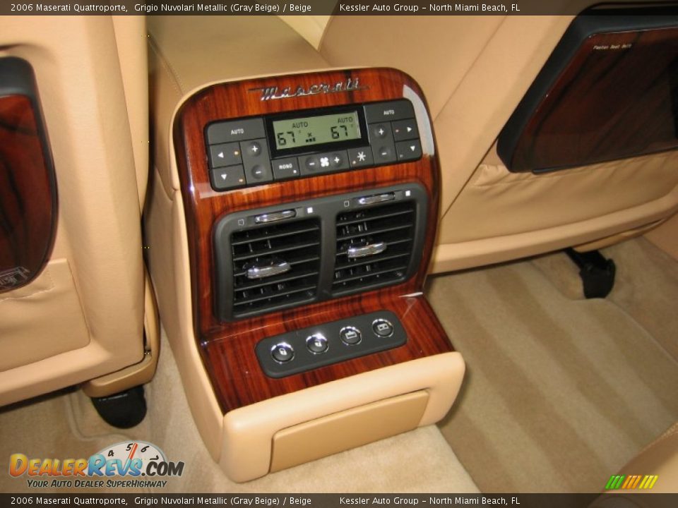 Controls of 2006 Maserati Quattroporte  Photo #35