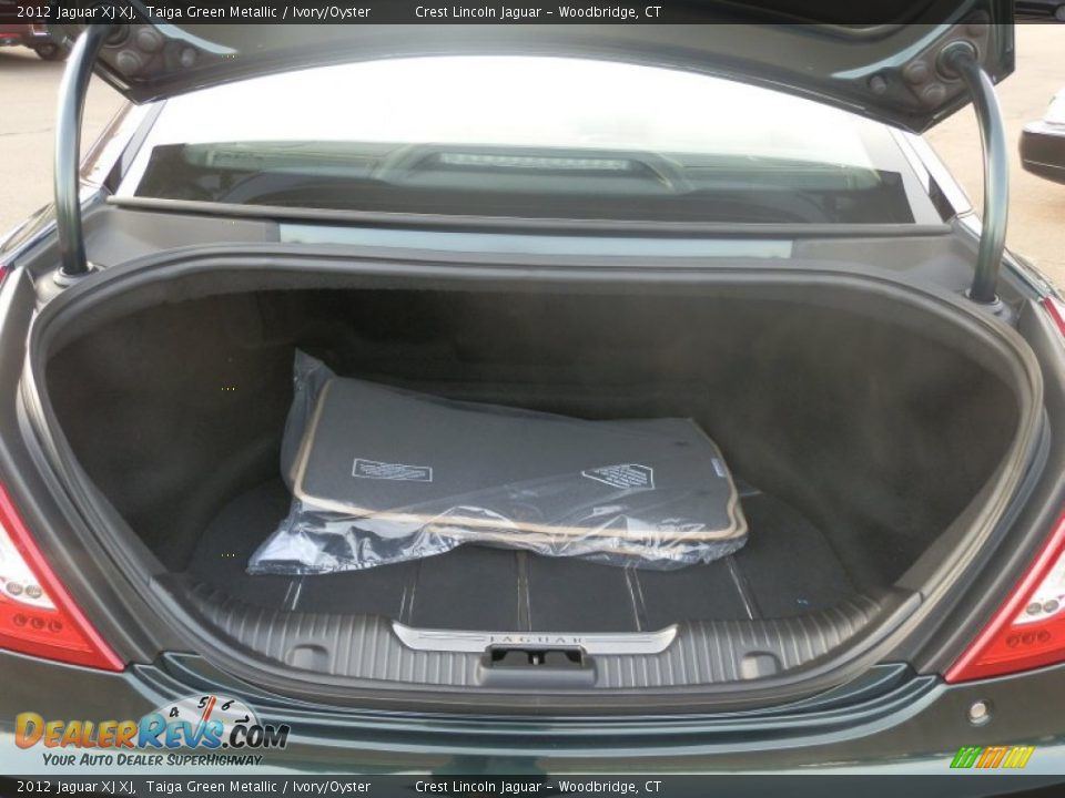 2012 Jaguar XJ XJ Taiga Green Metallic / Ivory/Oyster Photo #8