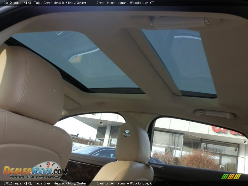 2012 Jaguar XJ XJ Taiga Green Metallic / Ivory/Oyster Photo #12