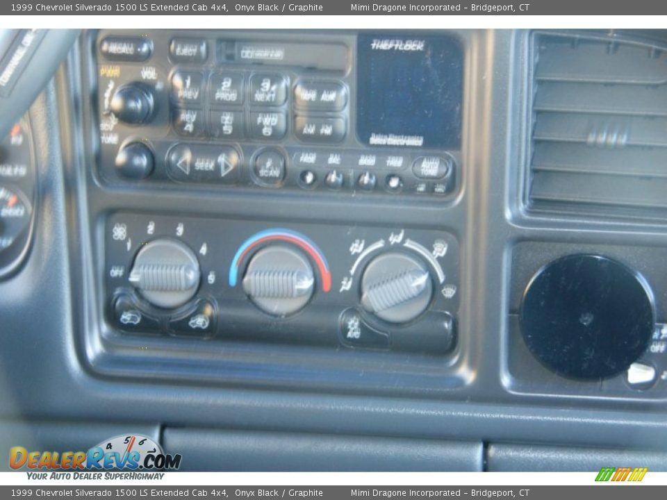 1999 Chevrolet Silverado 1500 LS Extended Cab 4x4 Onyx Black / Graphite Photo #17