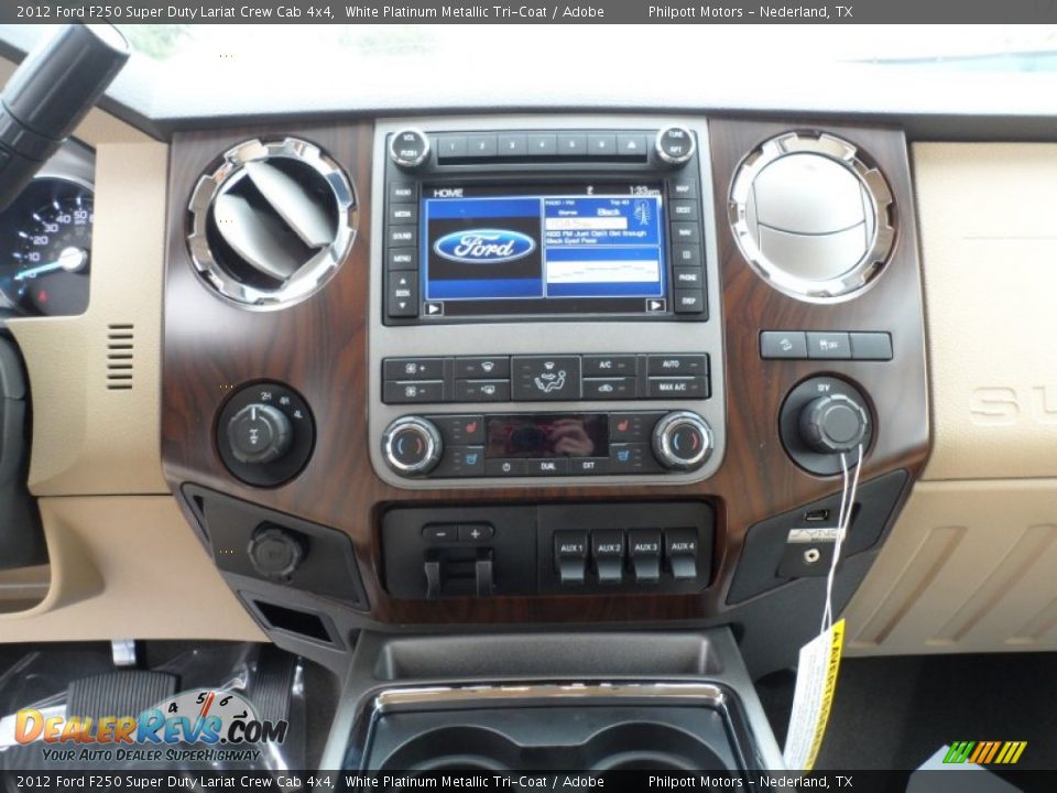 2012 Ford F250 Super Duty Lariat Crew Cab 4x4 White Platinum Metallic Tri-Coat / Adobe Photo #31