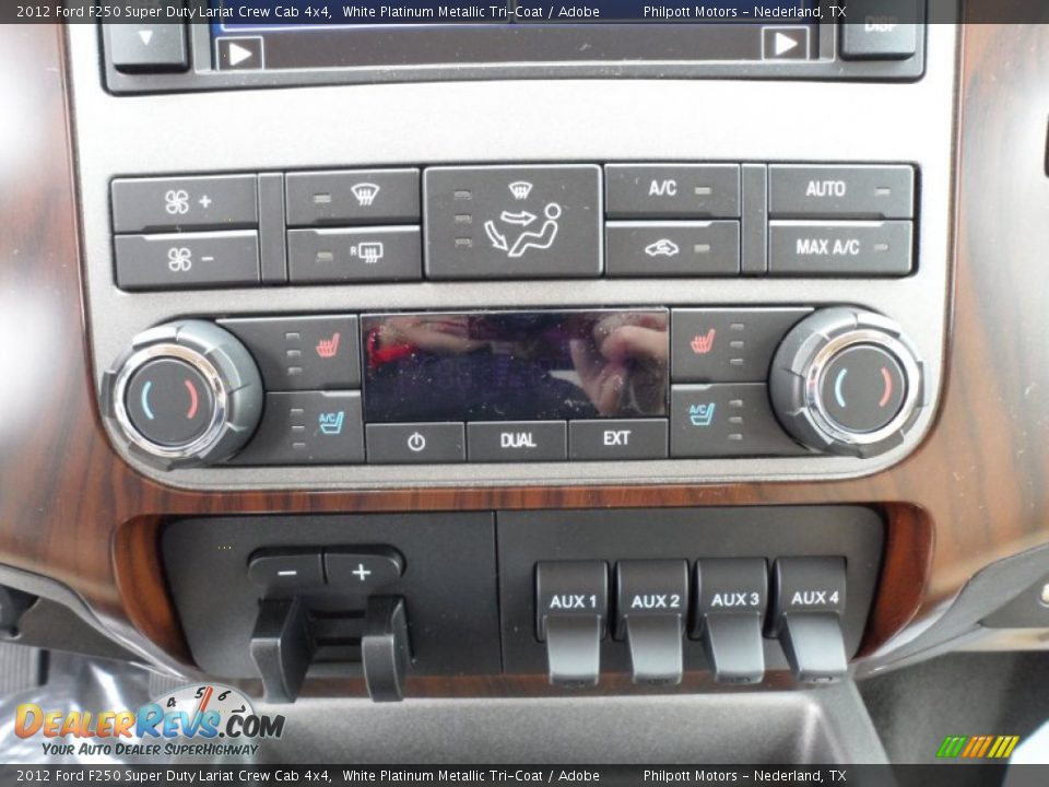 2012 Ford F250 Super Duty Lariat Crew Cab 4x4 White Platinum Metallic Tri-Coat / Adobe Photo #33