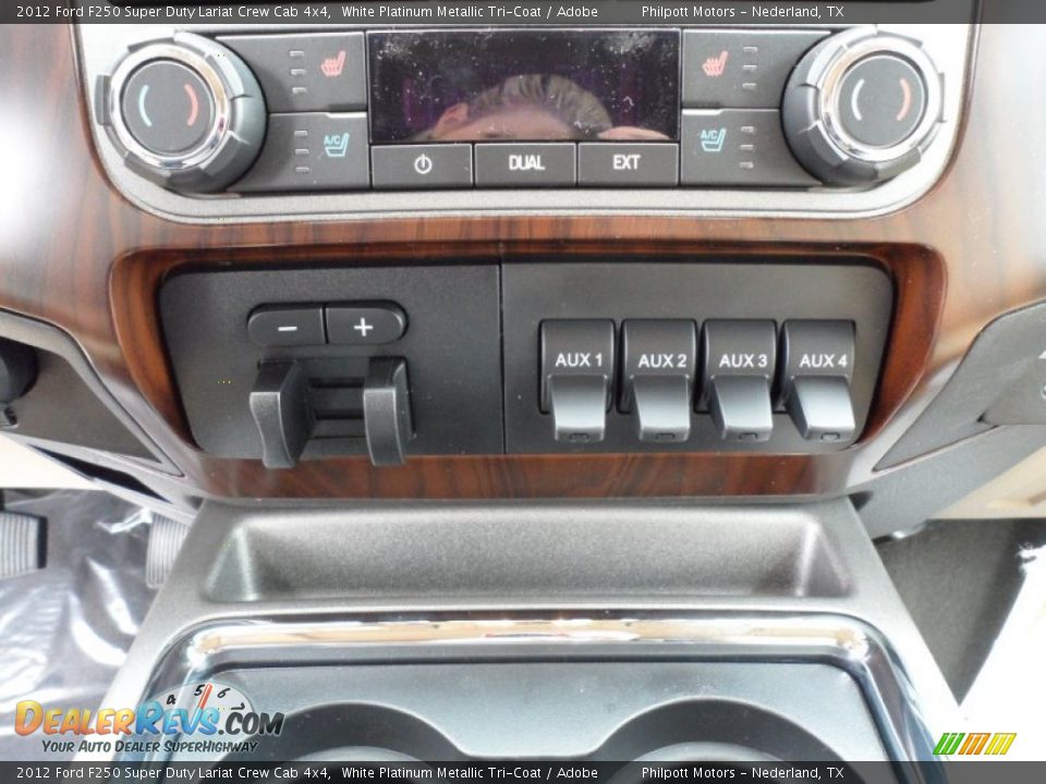 2012 Ford F250 Super Duty Lariat Crew Cab 4x4 White Platinum Metallic Tri-Coat / Adobe Photo #34