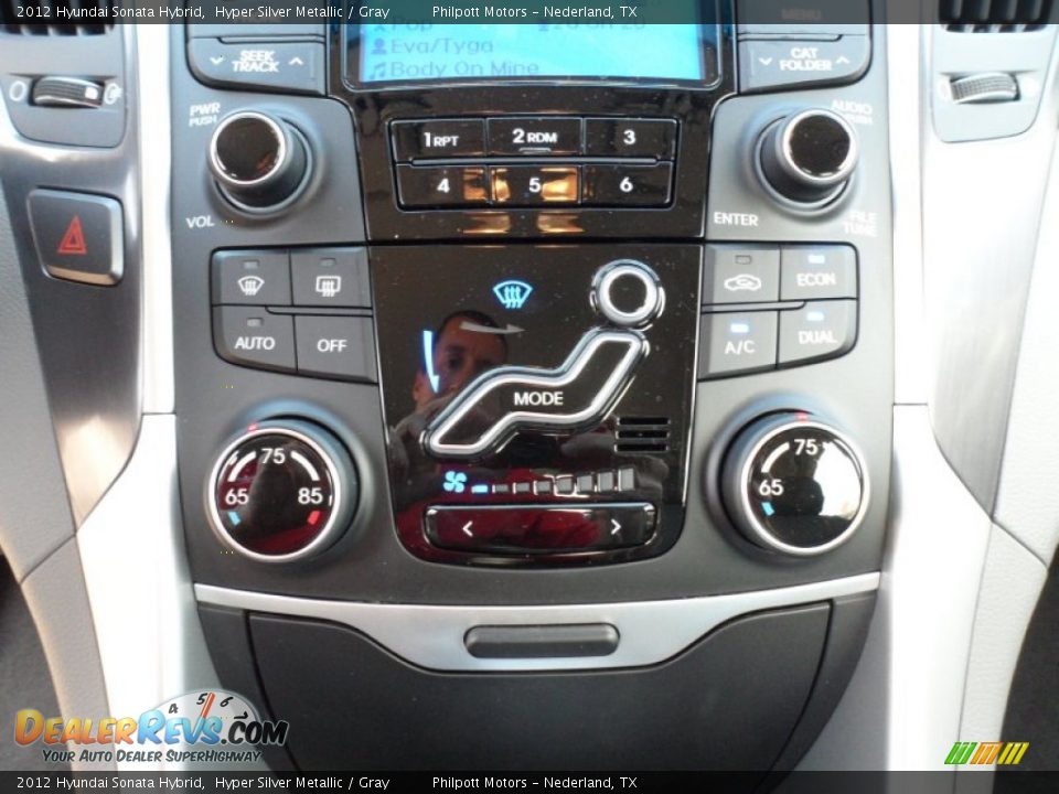 Controls of 2012 Hyundai Sonata Hybrid Photo #32