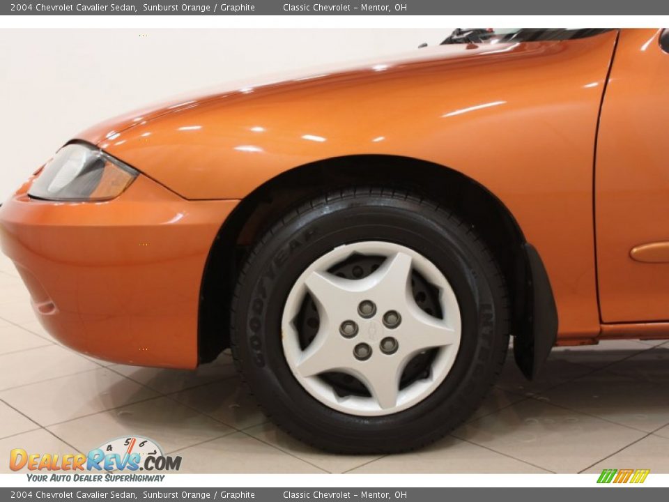 2004 Chevrolet Cavalier Sedan Sunburst Orange / Graphite Photo #17
