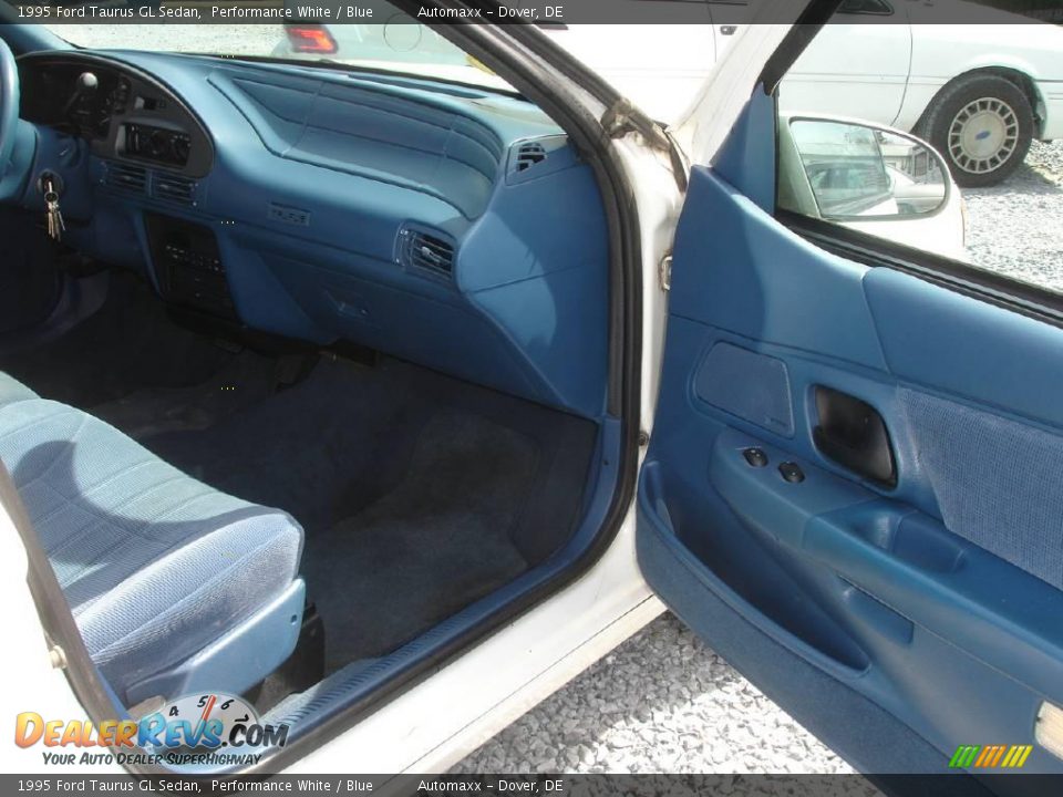 1995 Ford Taurus GL Sedan Performance White / Blue Photo #11