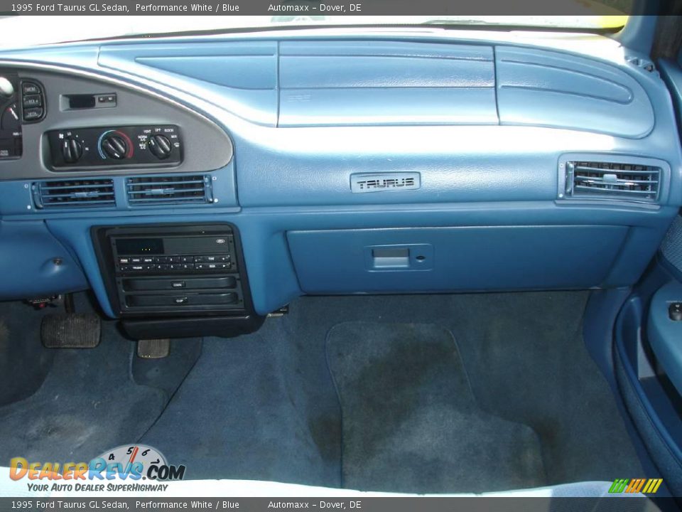 1995 Ford Taurus GL Sedan Performance White / Blue Photo #19