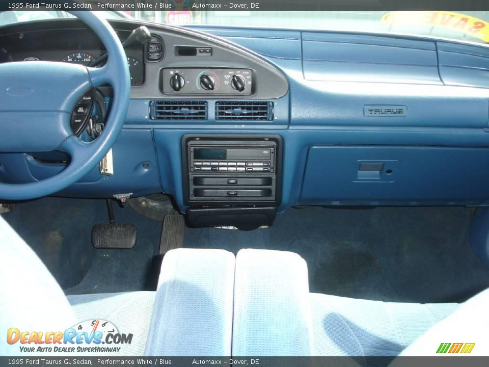 1995 Ford Taurus GL Sedan Performance White / Blue Photo #20