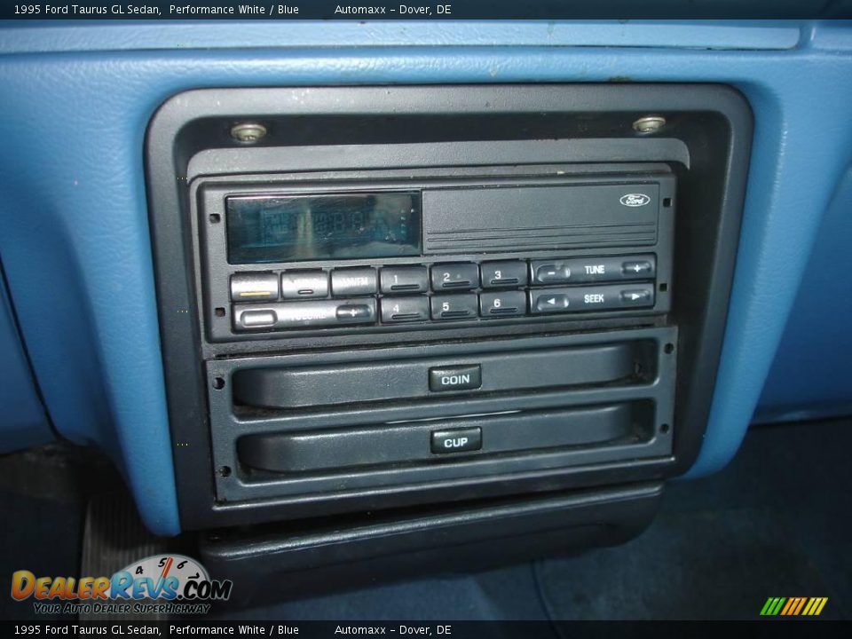 1995 Ford Taurus GL Sedan Performance White / Blue Photo #26