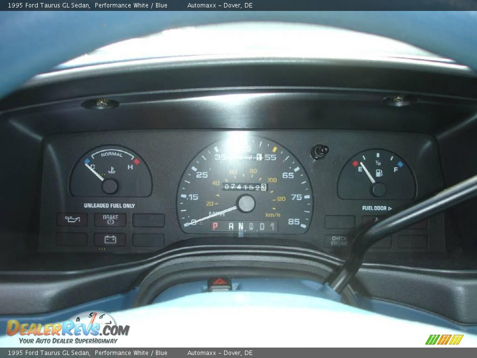 1995 Ford Taurus GL Sedan Performance White / Blue Photo #29