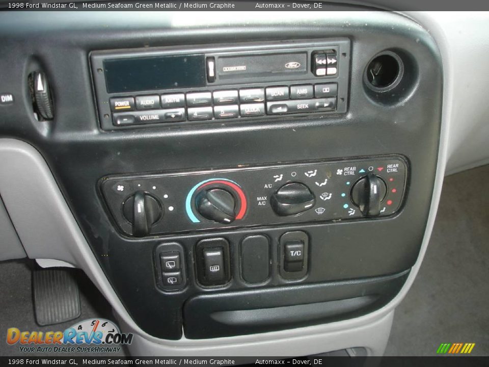 1998 Ford Windstar GL Medium Seafoam Green Metallic / Medium Graphite Photo #22