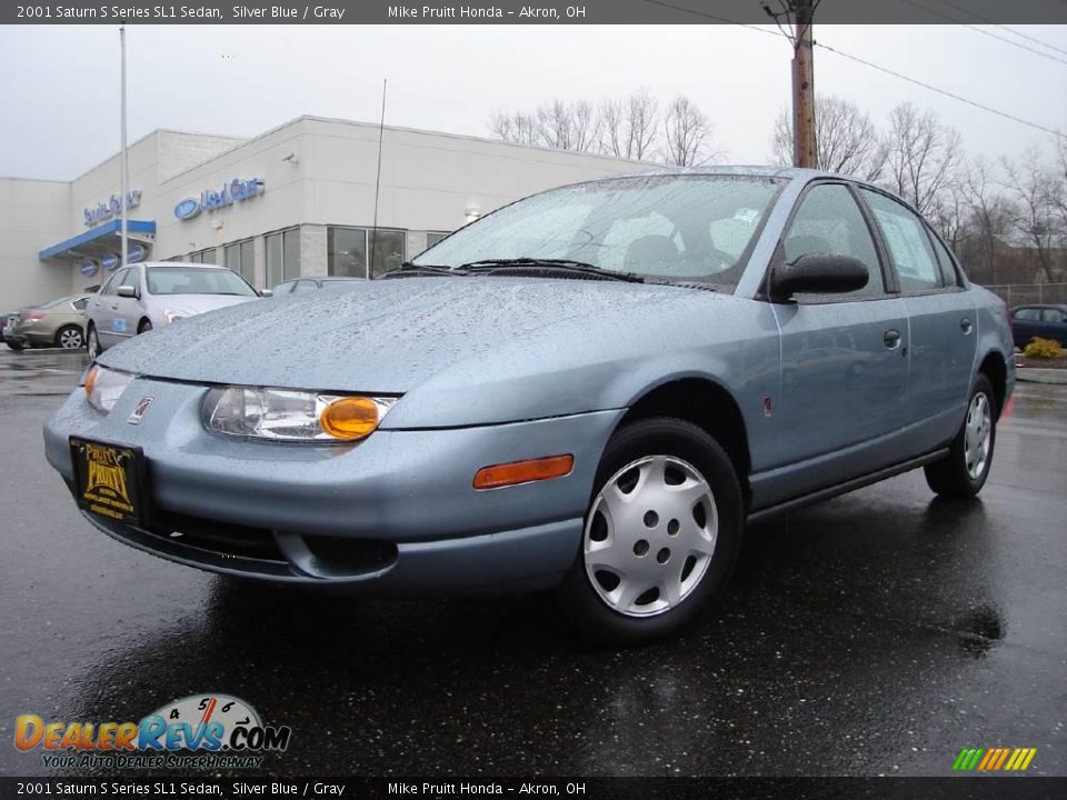 Front 3/4 View of 2001 Saturn S Series SL1 Sedan Photo #1