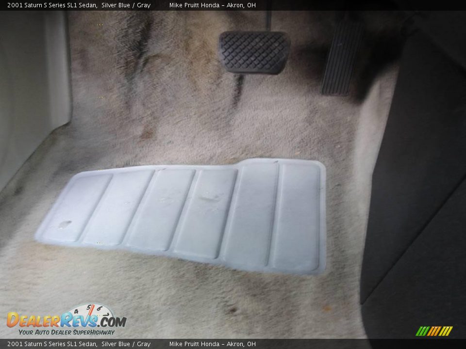 2001 Saturn S Series SL1 Sedan Silver Blue / Gray Photo #26