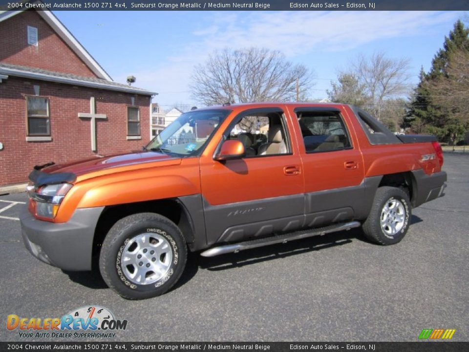 Front 3/4 View of 2004 Chevrolet Avalanche 1500 Z71 4x4 Photo #1