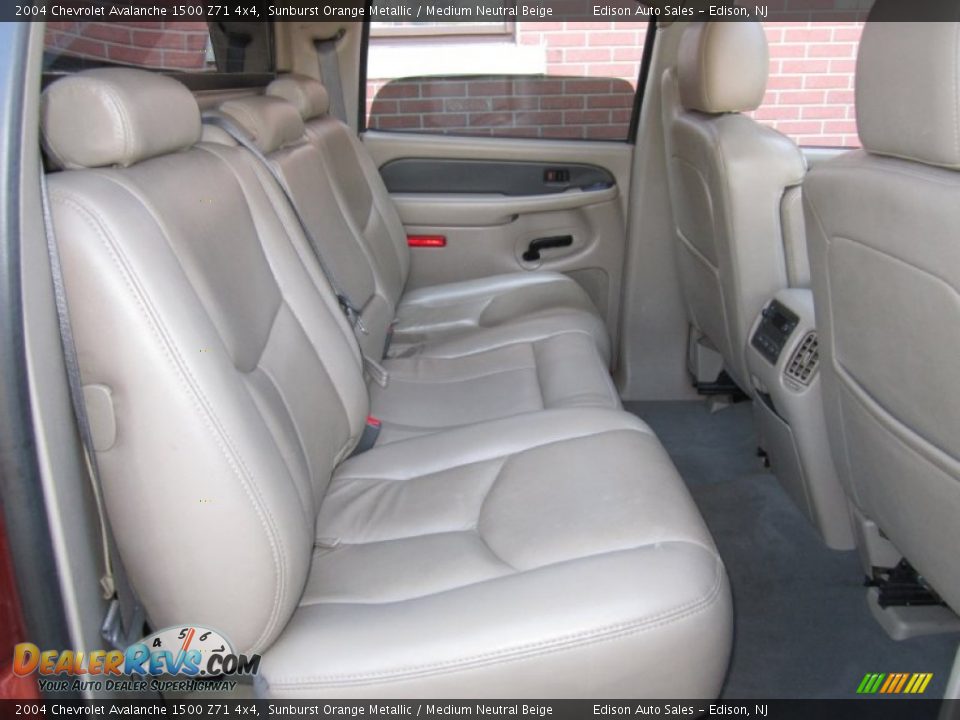 2004 Chevrolet Avalanche 1500 Z71 4x4 Sunburst Orange Metallic / Medium Neutral Beige Photo #19