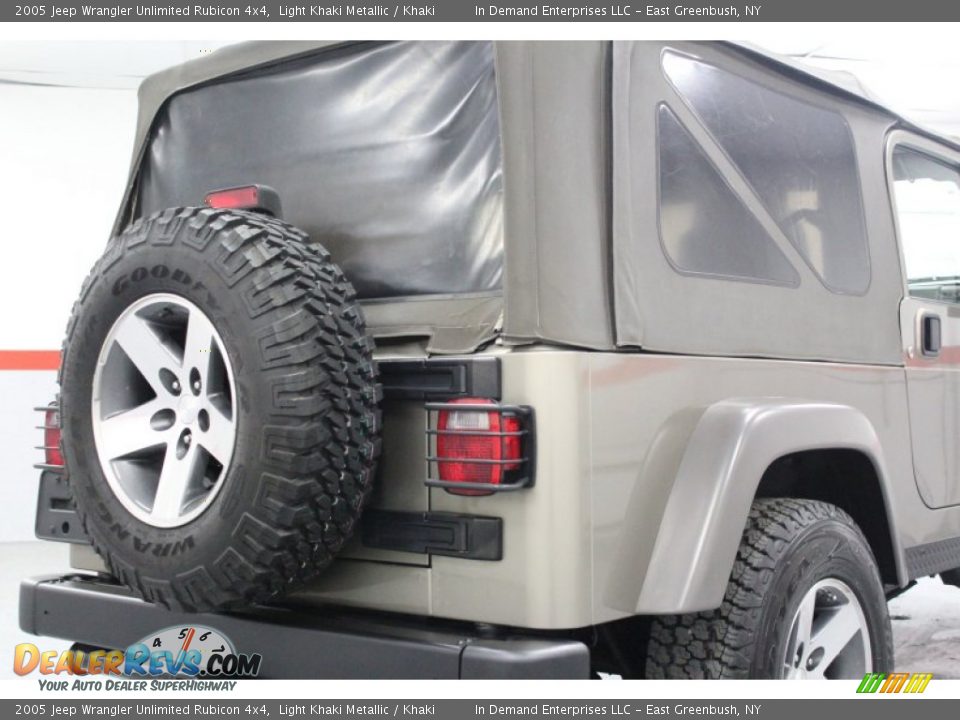 2005 Jeep Wrangler Unlimited Rubicon 4x4 Light Khaki Metallic / Khaki Photo #28