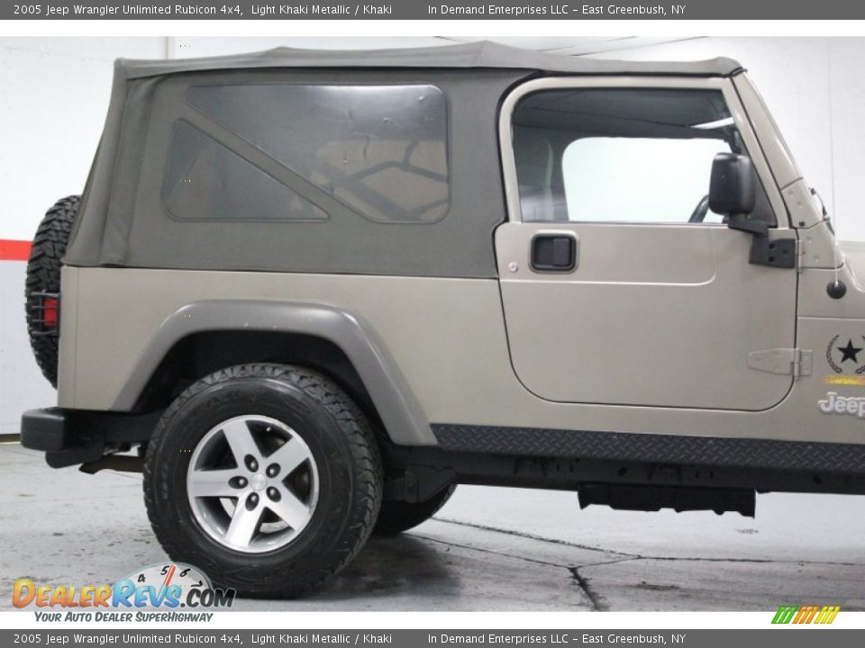 2005 Jeep Wrangler Unlimited Rubicon 4x4 Light Khaki Metallic / Khaki Photo #33