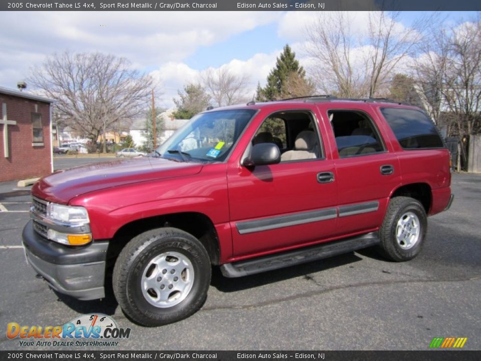Front 3/4 View of 2005 Chevrolet Tahoe LS 4x4 Photo #3